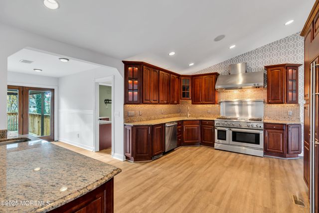 10 Somerset Place, Matawan, NJ 07747