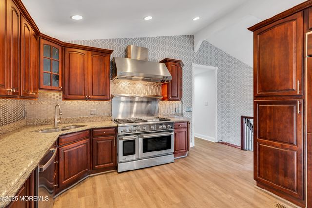 10 Somerset Place, Matawan, NJ 07747