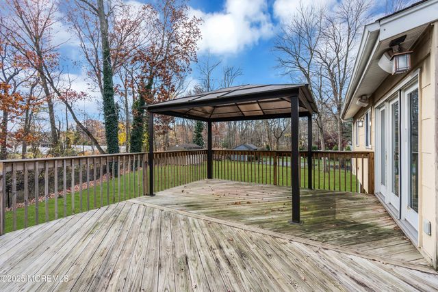 10 Somerset Place, Matawan, NJ 07747