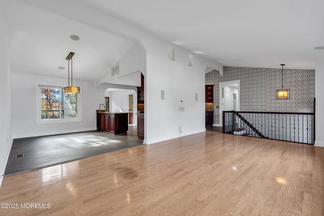 10 Somerset Place, Matawan, NJ 07747