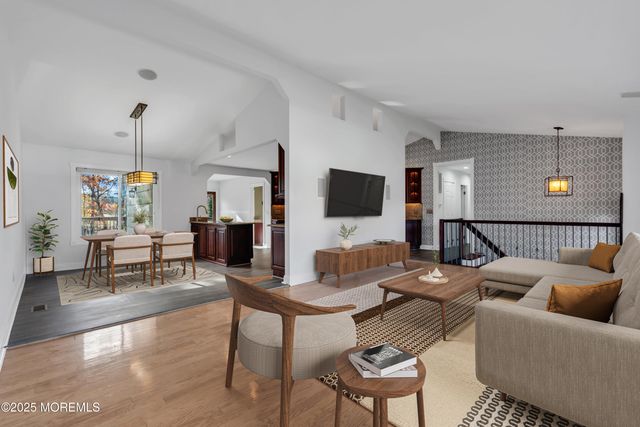 10 Somerset Place, Matawan, NJ 07747