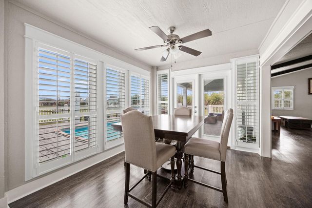 2372 Sand Bar Lane, Crystal Beach, TX 77650