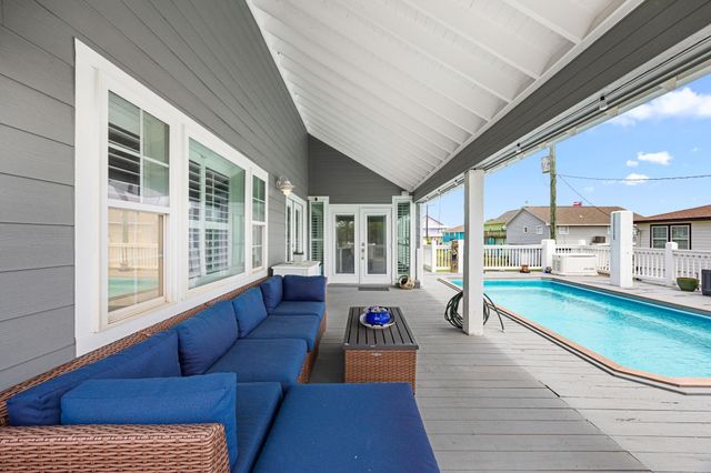 2372 Sand Bar Lane, Crystal Beach, TX 77650