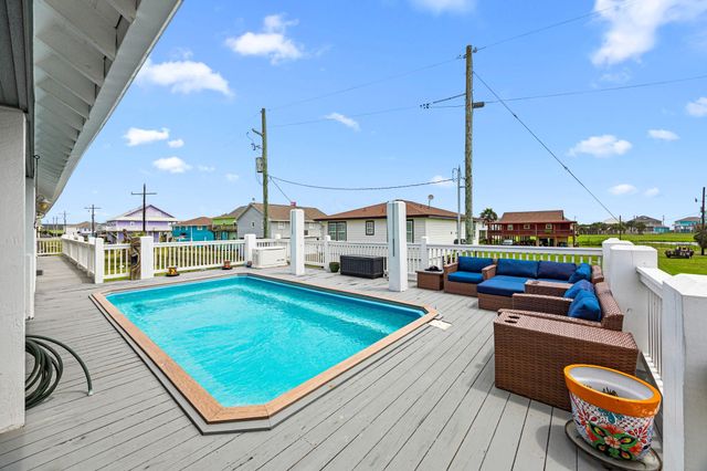 2372 Sand Bar Lane, Crystal Beach, TX 77650