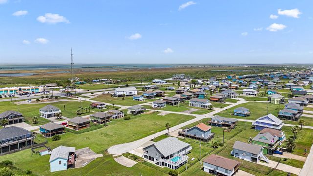 2372 Sand Bar Lane, Crystal Beach, TX 77650
