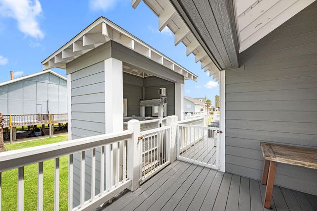 2372 Sand Bar Lane, Crystal Beach, TX 77650