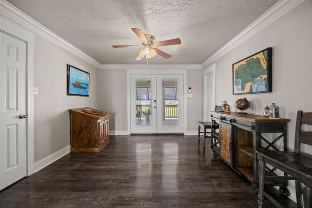 2372 Sand Bar Lane, Crystal Beach, TX 77650
