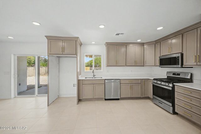 2251 E Spring Street, Tucson, AZ 85719