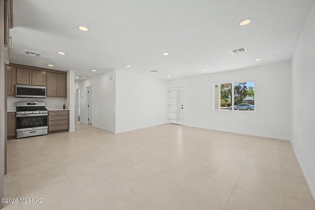 2251 E Spring Street, Tucson, AZ 85719