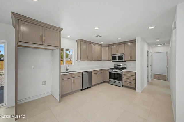 2251 E Spring Street, Tucson, AZ 85719