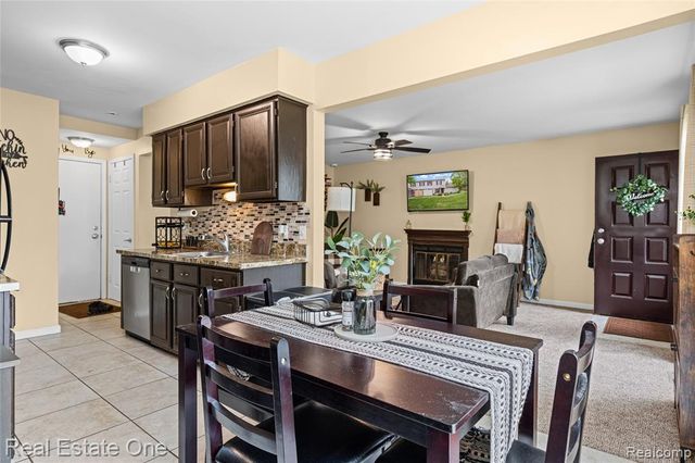 7736 Lake Ridge Drive, Waterford, MI 48327
