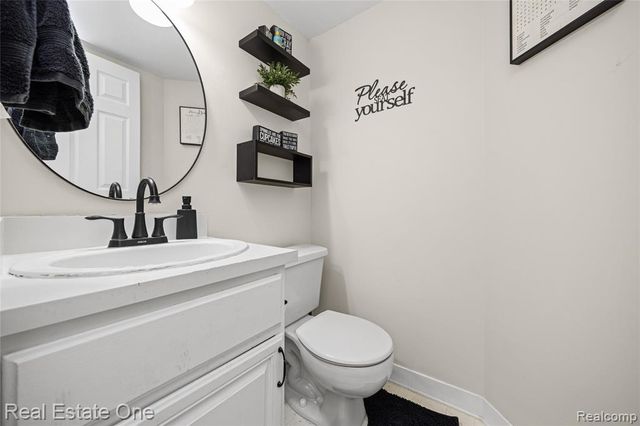 7736 Lake Ridge Drive, Waterford, MI 48327