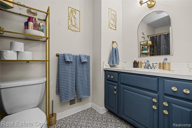 7736 Lake Ridge Drive, Waterford, MI 48327