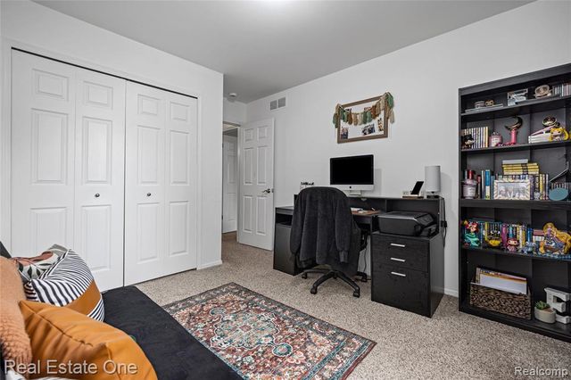7736 Lake Ridge Drive, Waterford, MI 48327