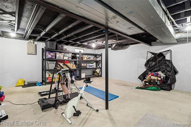 7736 Lake Ridge Drive, Waterford, MI 48327