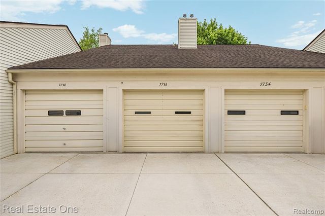 7736 Lake Ridge Drive, Waterford, MI 48327