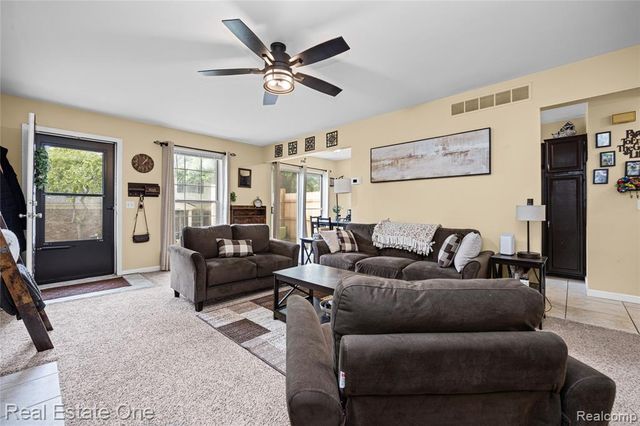 7736 Lake Ridge Drive, Waterford, MI 48327