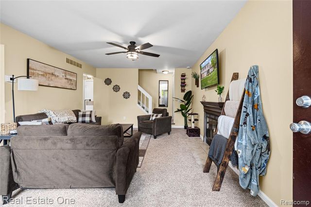 7736 Lake Ridge Drive, Waterford, MI 48327