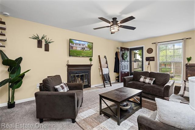 7736 Lake Ridge Drive, Waterford, MI 48327