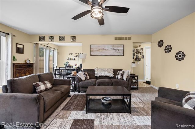 7736 Lake Ridge Drive, Waterford, MI 48327