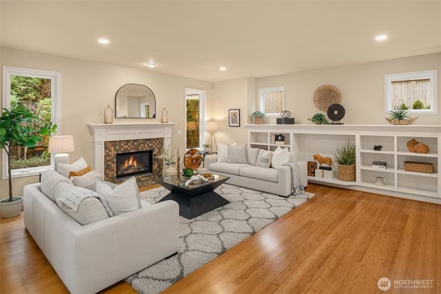 818 S 36th Place, Renton, WA 98055