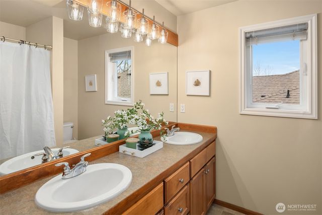 818 S 36th Place, Renton, WA 98055