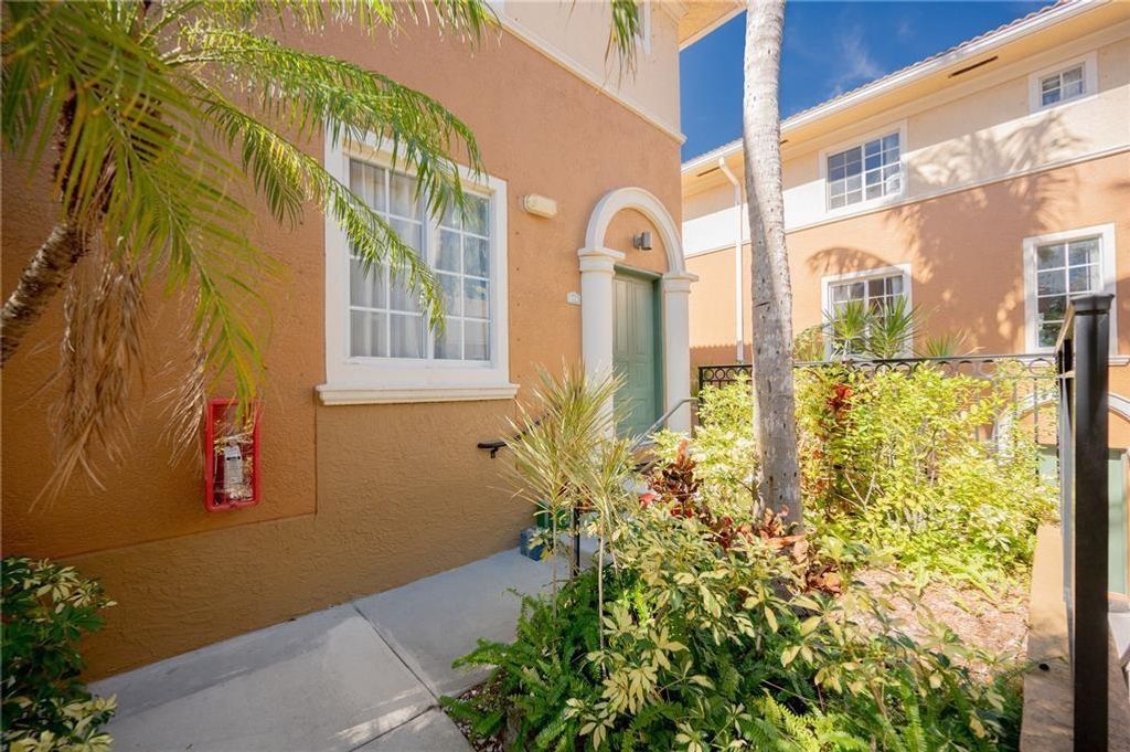 2841 NE 185th Street 514, Miami, FL 33180