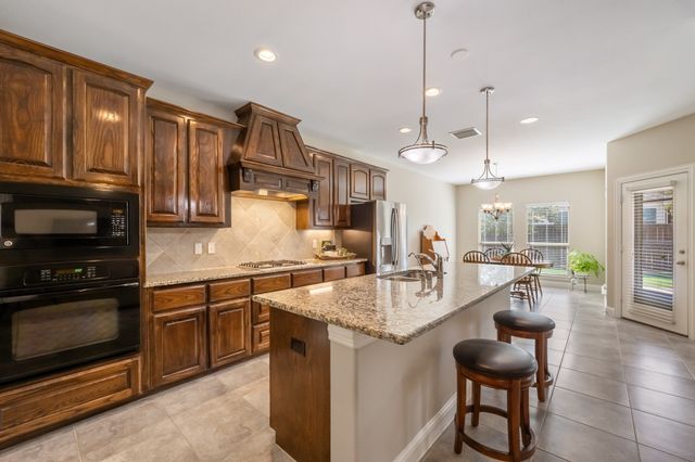 495 Oak Hills Lane, Fate, TX 75189