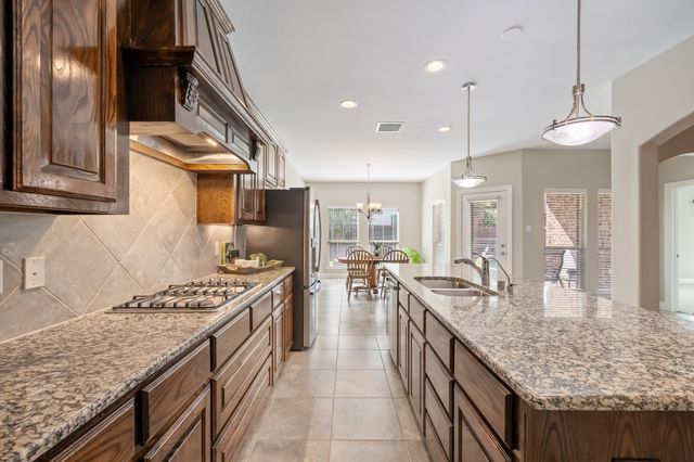 495 Oak Hills Lane, Fate, TX 75189