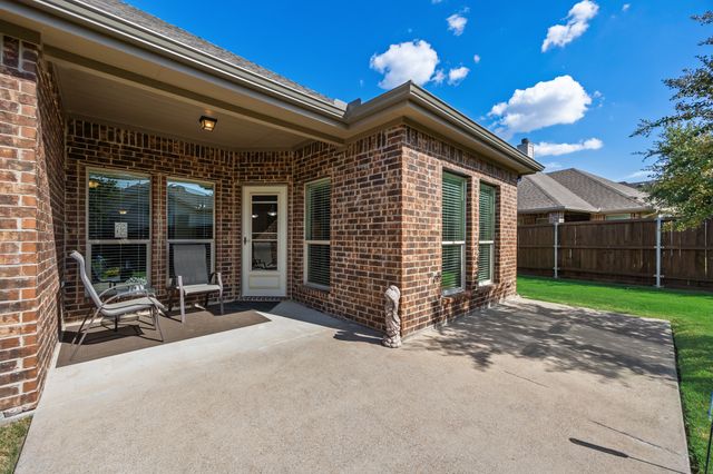 495 Oak Hills Lane, Fate, TX 75189