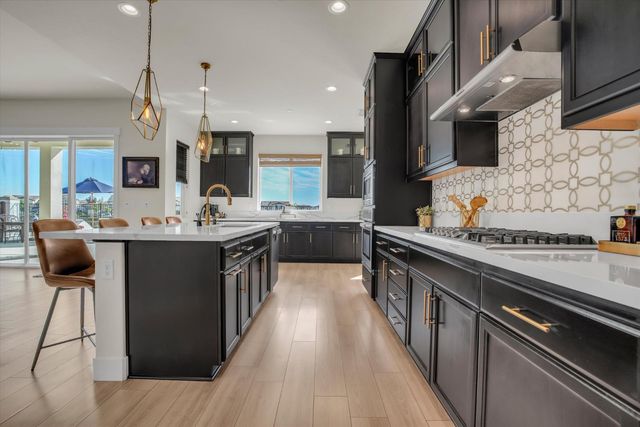 1794 Mulholland Dr, Lathrop, CA 95330