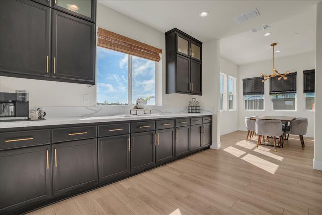 1794 Mulholland Dr, Lathrop, CA 95330