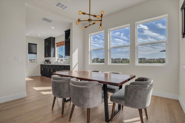 1794 Mulholland Dr, Lathrop, CA 95330