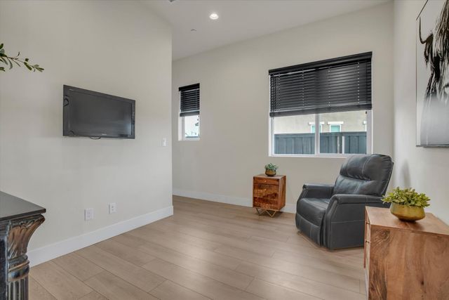 1794 Mulholland Dr, Lathrop, CA 95330