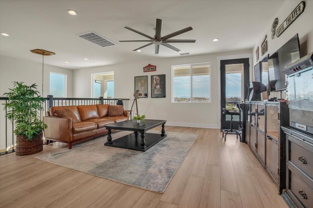 1794 Mulholland Dr, Lathrop, CA 95330