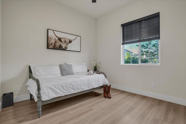 1794 Mulholland Dr, Lathrop, CA 95330