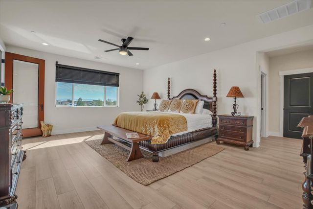 1794 Mulholland Dr, Lathrop, CA 95330