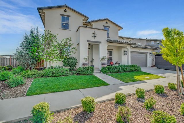 1794 Mulholland Dr, Lathrop, CA 95330