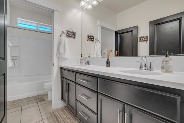 1794 Mulholland Dr, Lathrop, CA 95330