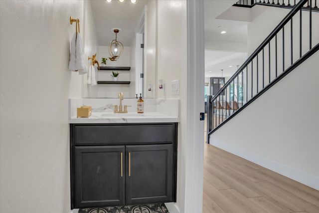 1794 Mulholland Dr, Lathrop, CA 95330