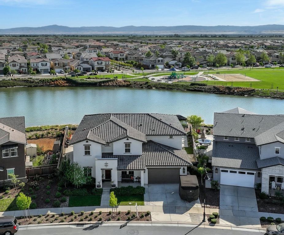 1794 Mulholland Dr, Lathrop, CA 95330