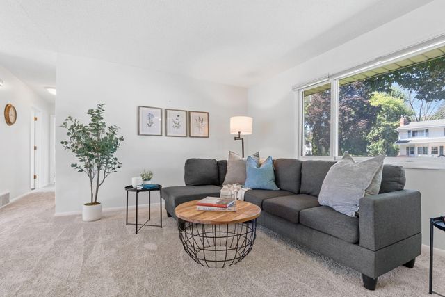 6540 Zealand Avenue N, Brooklyn Park, MN 55428