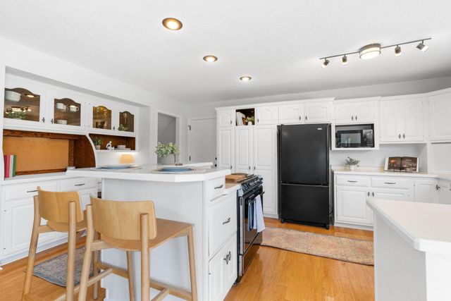 6540 Zealand Avenue N, Brooklyn Park, MN 55428