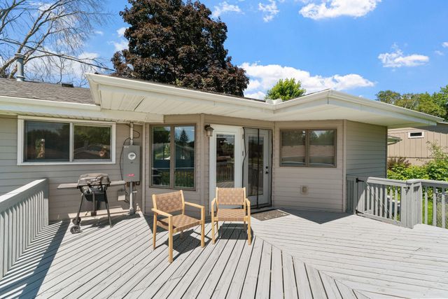 6540 Zealand Avenue N, Brooklyn Park, MN 55428