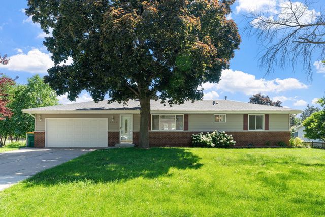 6540 Zealand Avenue N, Brooklyn Park, MN 55428