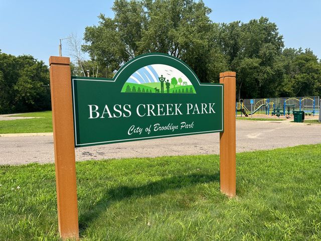 6540 Zealand Avenue N, Brooklyn Park, MN 55428