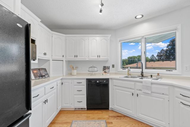 6540 Zealand Avenue N, Brooklyn Park, MN 55428