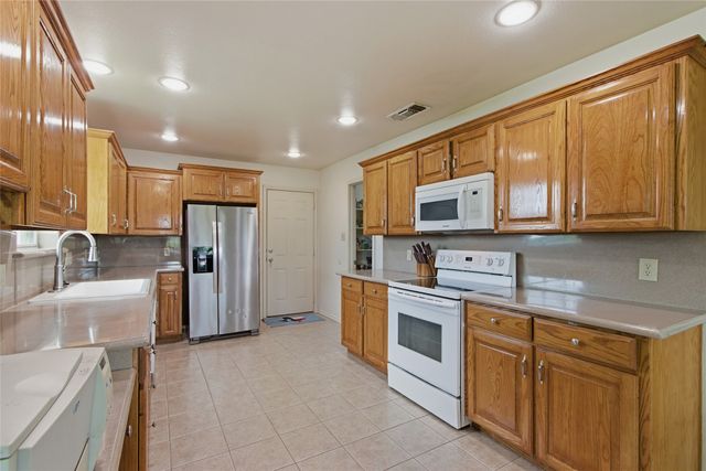 137 Judah Circle, Trenton, TX 75490