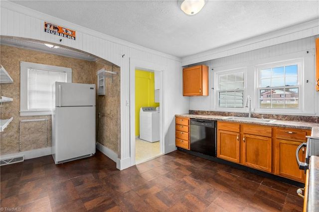 842 Red Brush Road, Mount Airy, NC 27030