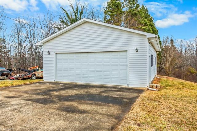 842 Red Brush Road, Mount Airy, NC 27030